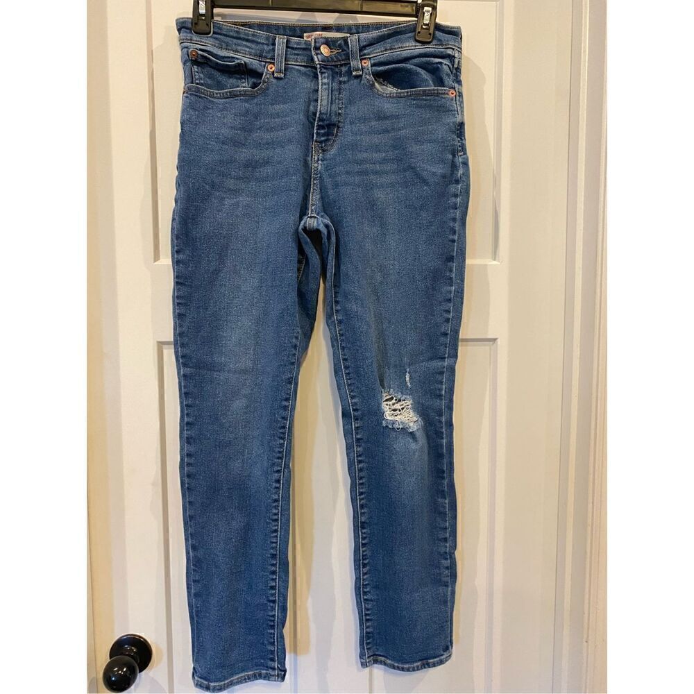 Levi’s✅ Signature Blue Jeans Boyfriend style Sz 10 with distressed knee petite